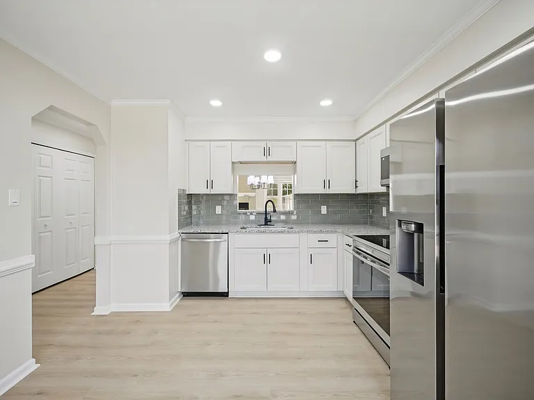 5589 Campus Dr #1 — Photo 12