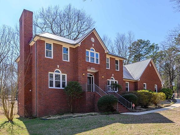 2nd image of 871 Shady Oak Ln