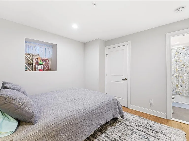 41 Bentley Ave — Photo 23