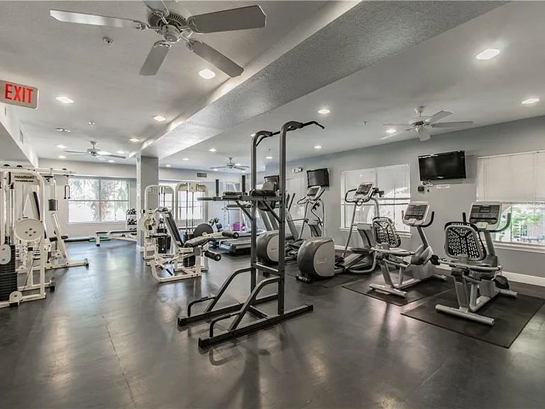 202 E South St #2040 — Photo 10