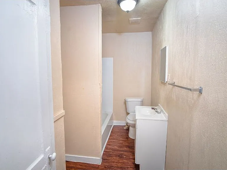 1435 Gibbs — Photo 1