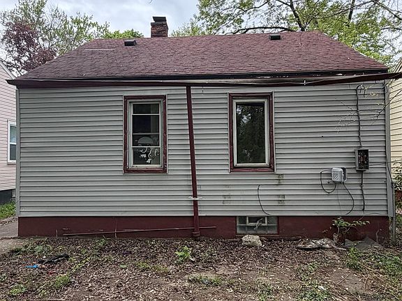 5th image of 18282 Stout St