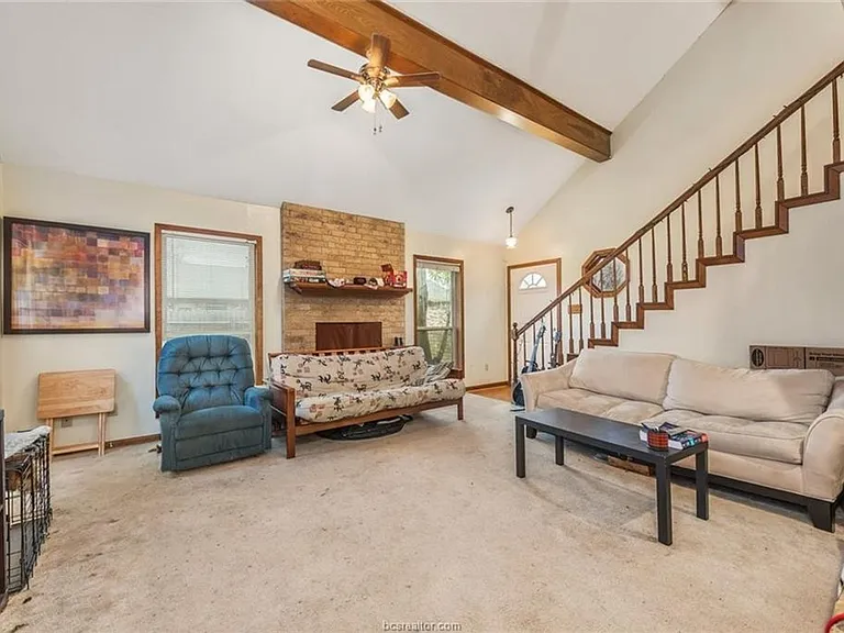 1203 Hardwood Ln — Photo 4
