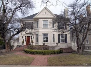 315 Davis St, Evanston, IL 60201
