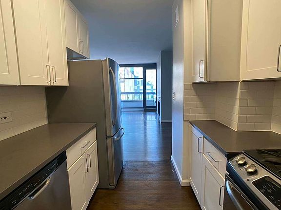 3rd image of 120 W 23rd St APT 13A