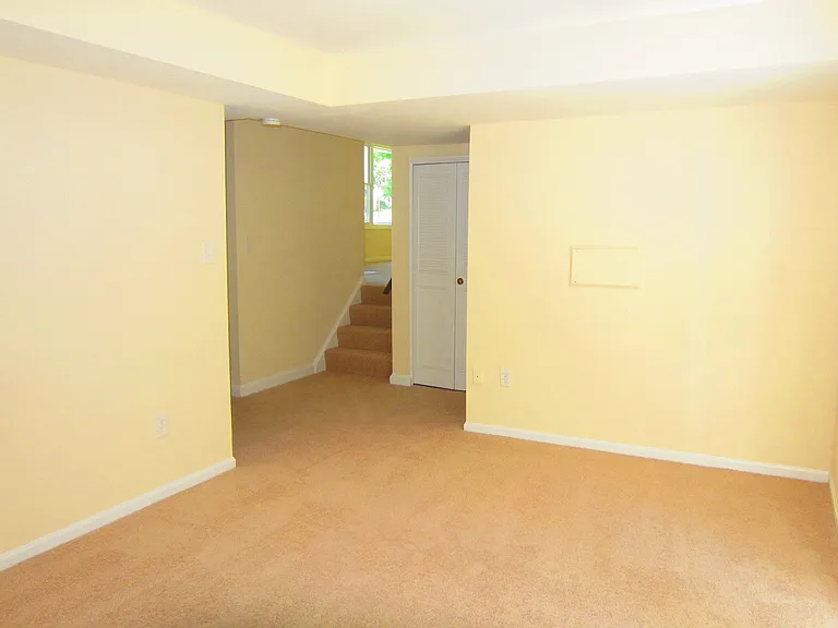 4898 Wheatstone Dr — Photo 16