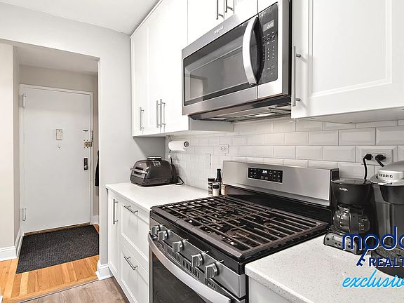3rd image of 3030 Johnson Ave APT 4E