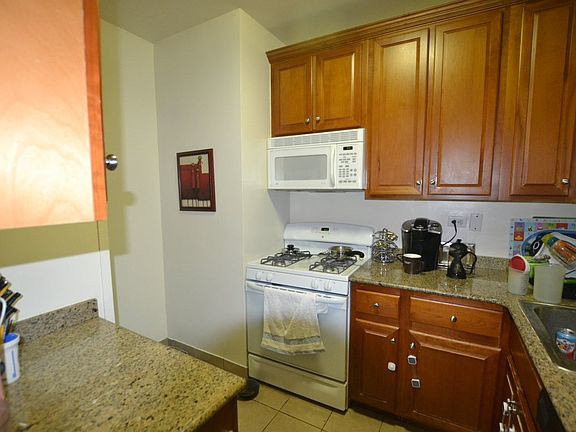 3rd image of 155 W 68th St APT 2108
