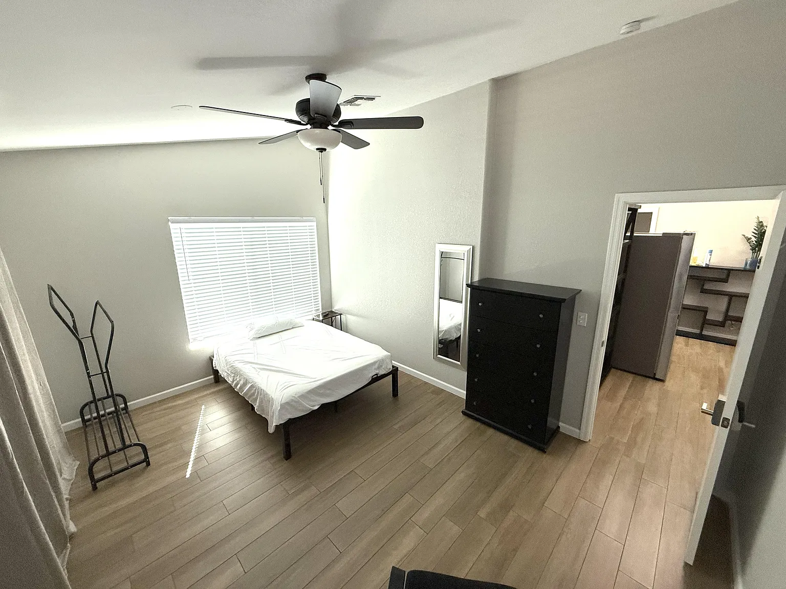4 bed, 3.0 bath, 2685 sqft, $936 — Photo 2