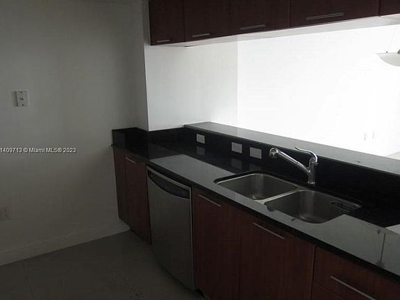 5th image of 1800 N Bayshore Dr APT 2808
