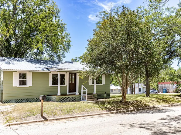 200 Bowie St, Hallettsville, TX 77964