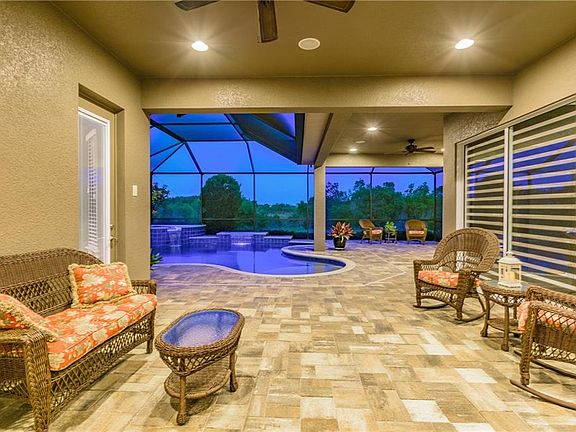 4th image of 32521 Silvercreek Way