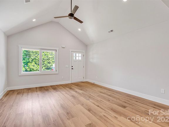 4th image of 707 W Davidson Ave
