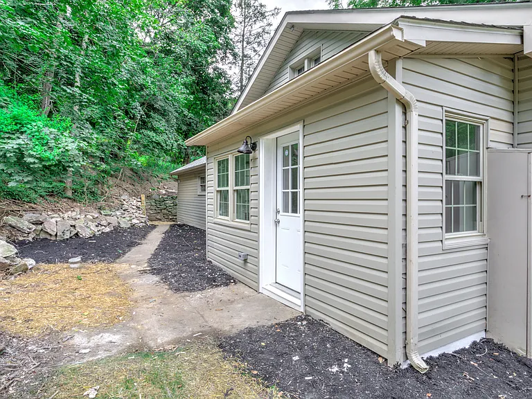 2560 Iron Springs Rd — Photo 34