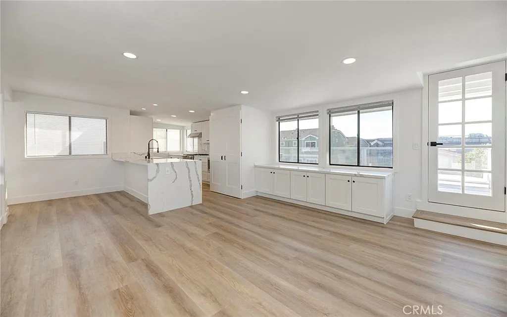 3 bed, 3.5 bath, 1800 sqft, $9,000 — Photo 1
