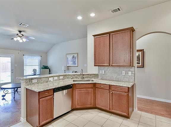 4th image of 1024 Linden Dr