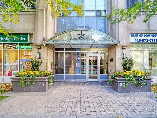 225 Wellesley St E Unit 709, Toronto, ON M4X 1X8