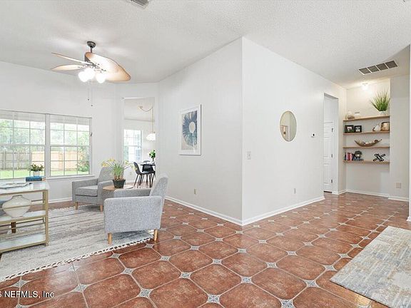 3rd image of 4325 APPLE TREE Place