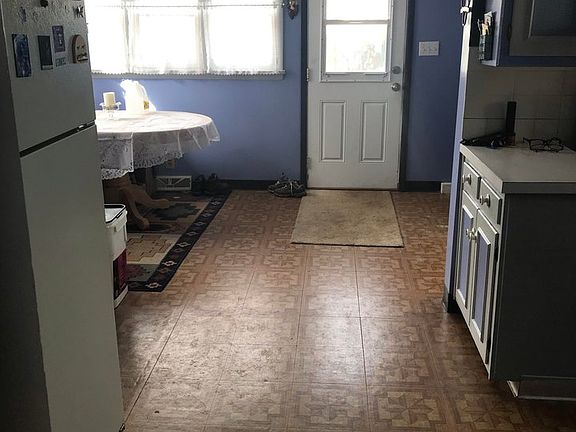 4th image of 221 Josephine Ave