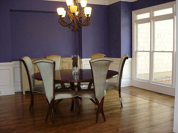 Banquet Sized Formal Dining Room!!