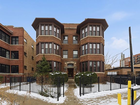 2nd image of 939 W Ainslie St #2E