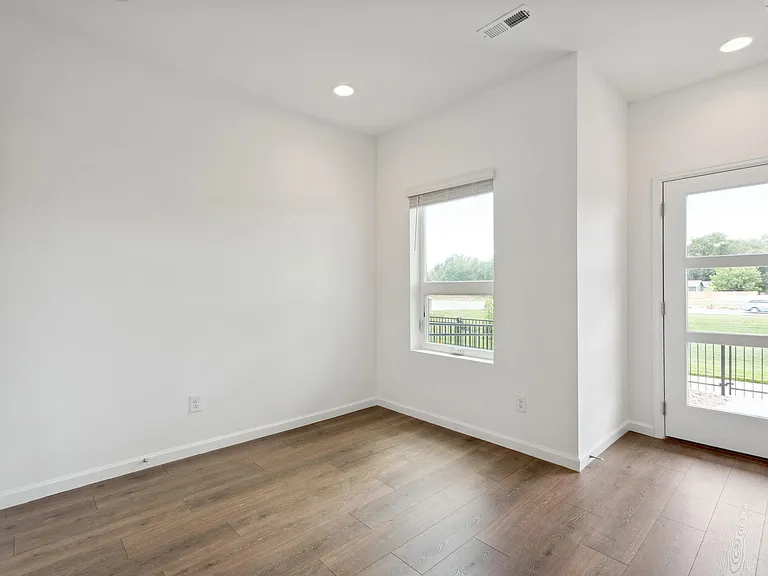 869 Birdwhistle Ln #5 — Photo 10