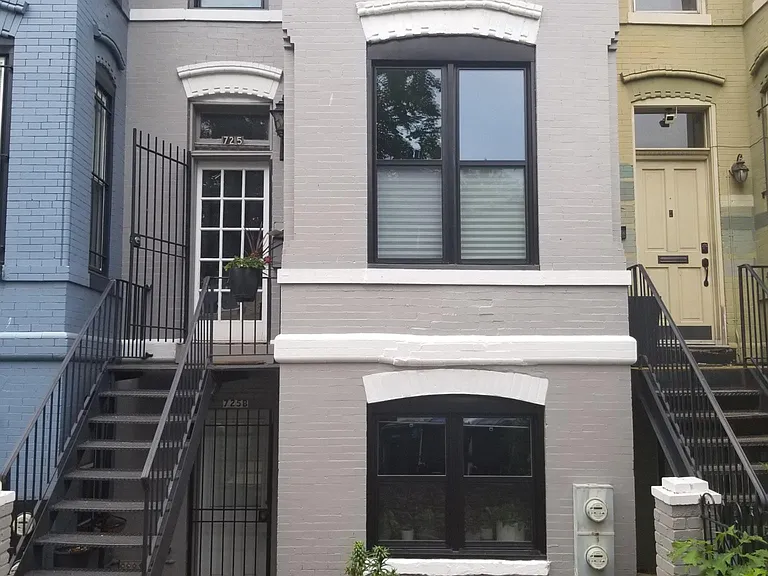 725 12th St NE #B — Photo 3