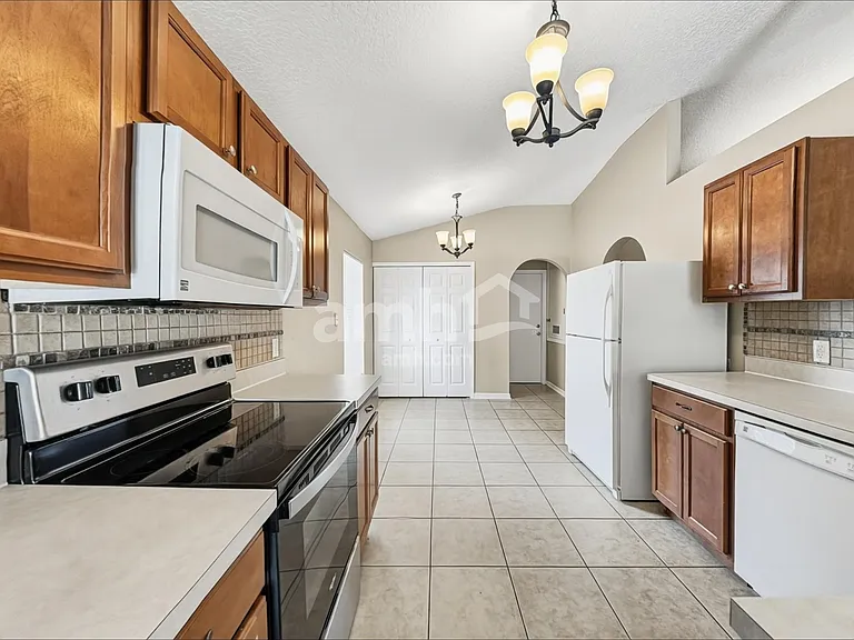 312 Azores Pl — Photo 3