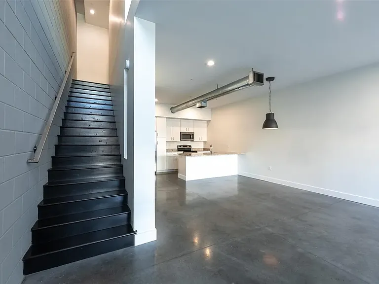 154 2nd St SW #2 — Photo 13