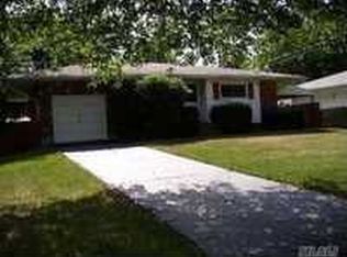 23 Bayberry Dr, Saint James, NY 11780