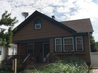 207 S Brookside Ave, Freeport, NY 11520