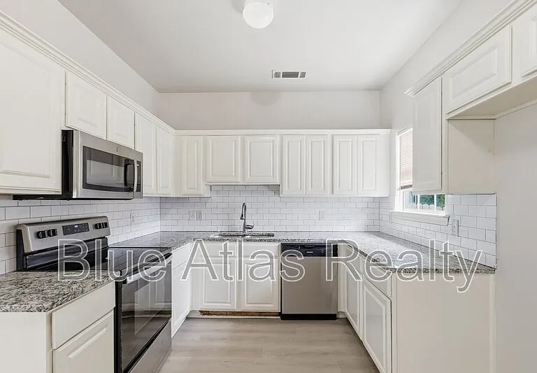 908 Drexel St #B — Photo 9