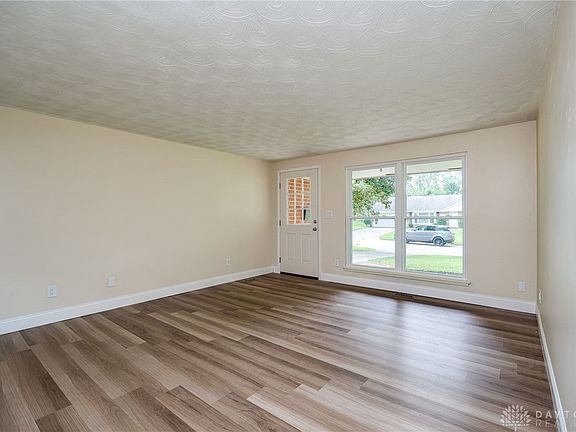 5th image of 4358 Hillcrest Dr