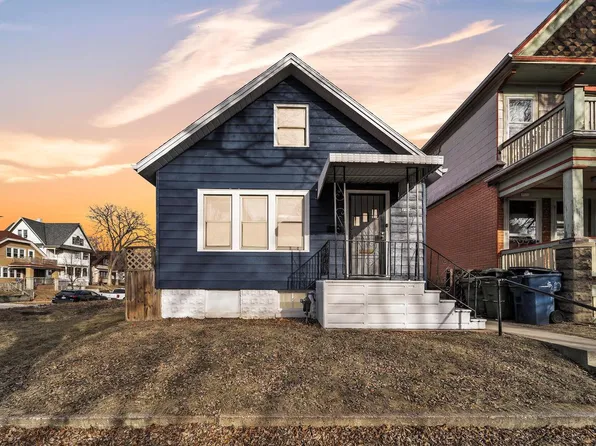 2924 West Saint Paul AVENUE, Milwaukee, WI 53208