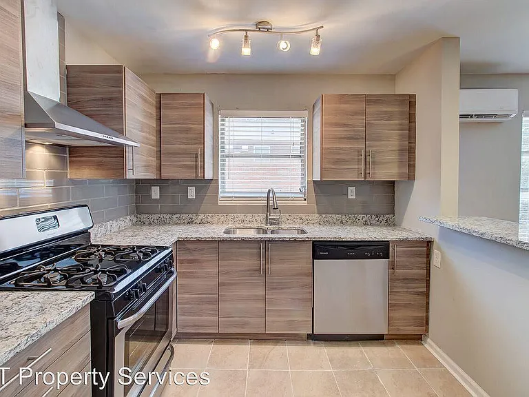 950 Saint Charles Ave NE #8 — Photo 3