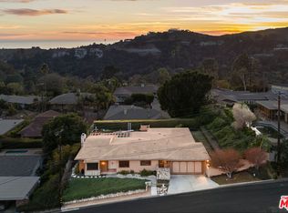 831 Teakwood Rd, Los Angeles, CA 90049