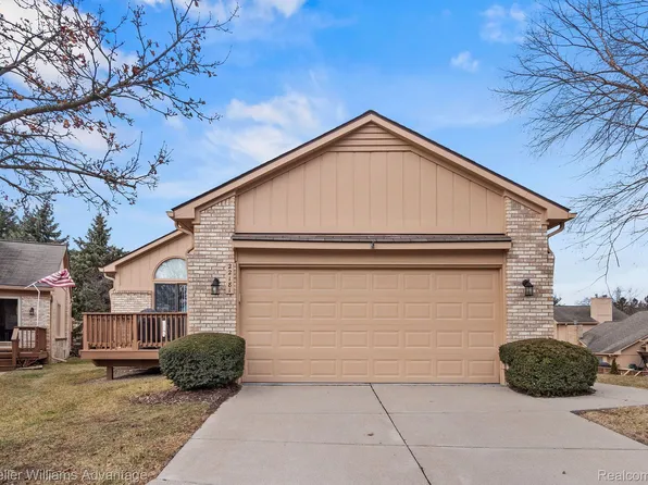 22181 Lancrest Ct, Farmington, MI 48335