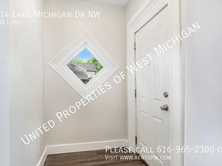 614 Lake Michigan Dr NW — Photo 11