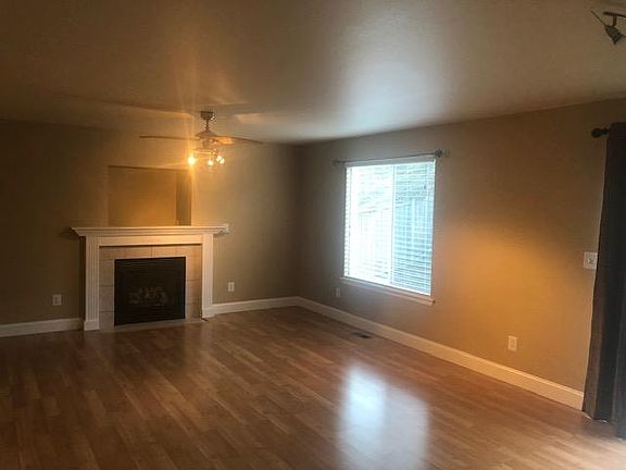 2nd image of 1035 Nepean Dr SE