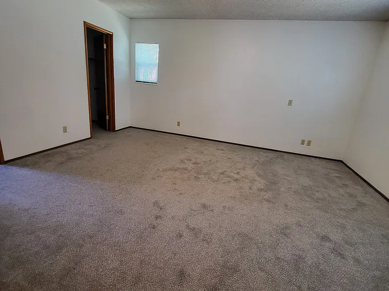 906 Balra Dr — Photo 20