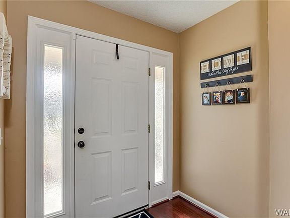 3rd image of 10440 Sunnyland Dr