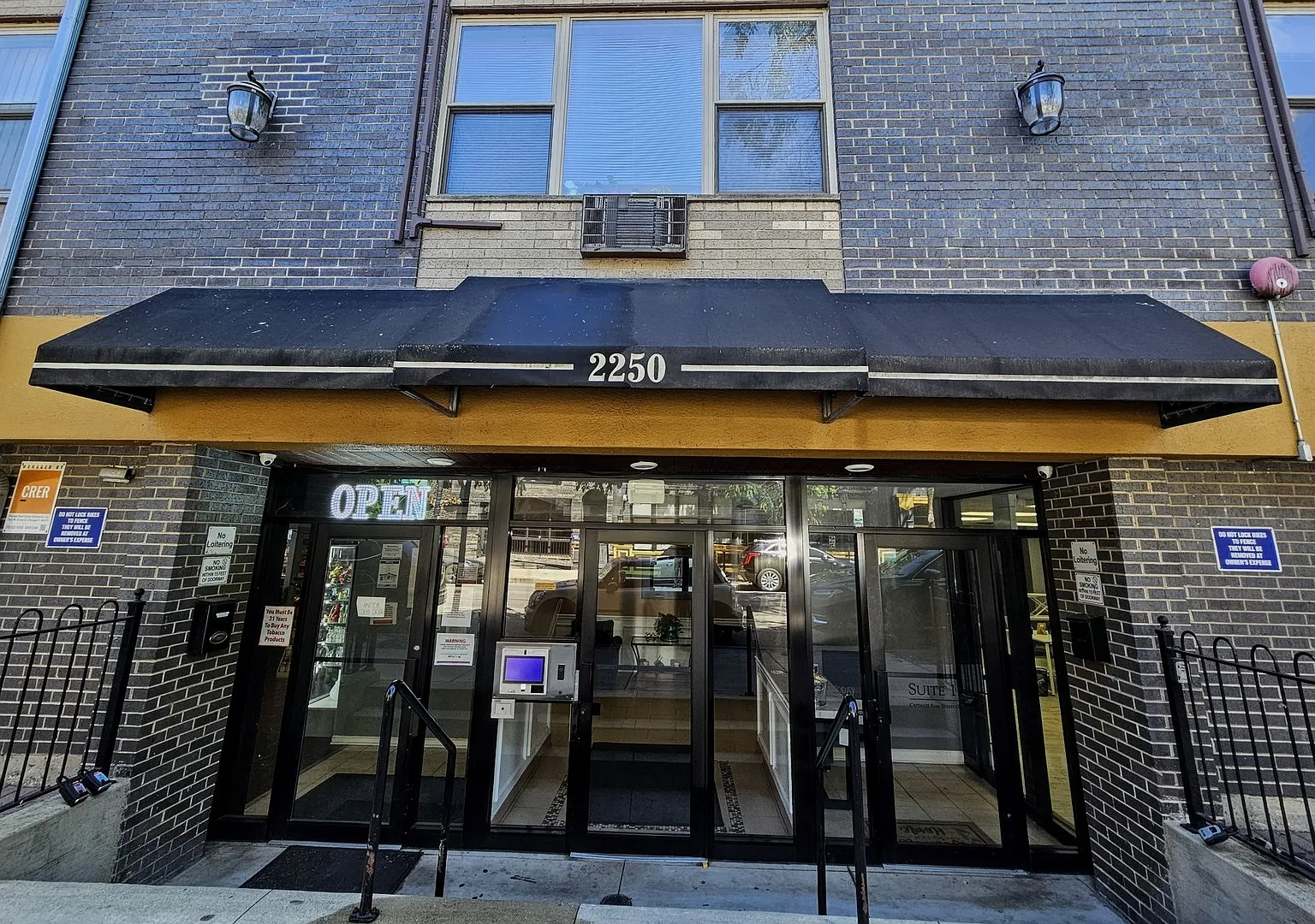 1 bed, $2,400 — Photo 1