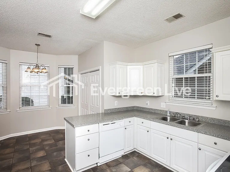 306 Castleburg Ln — Photo 7