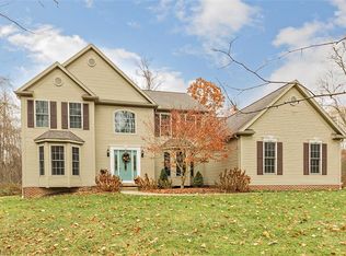 18930 Eastwood Dr, Chagrin Falls, OH 44023
