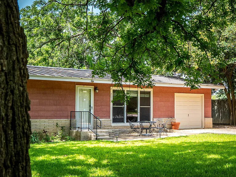 2052 Gruene Rd — Photo 3