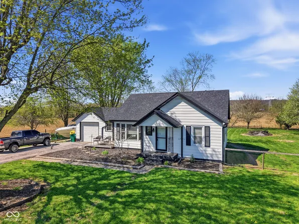 5825 Blue Bluff Rd, Martinsville, IN 46151