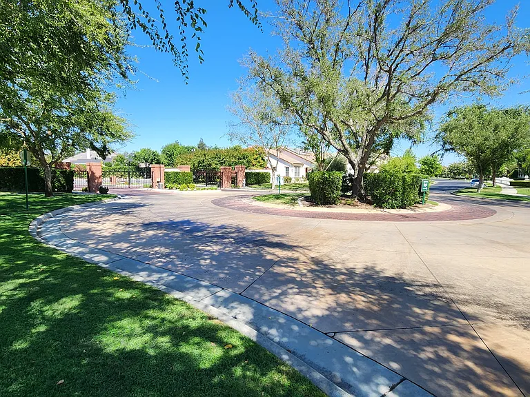2611 Barrowby St — Photo 44