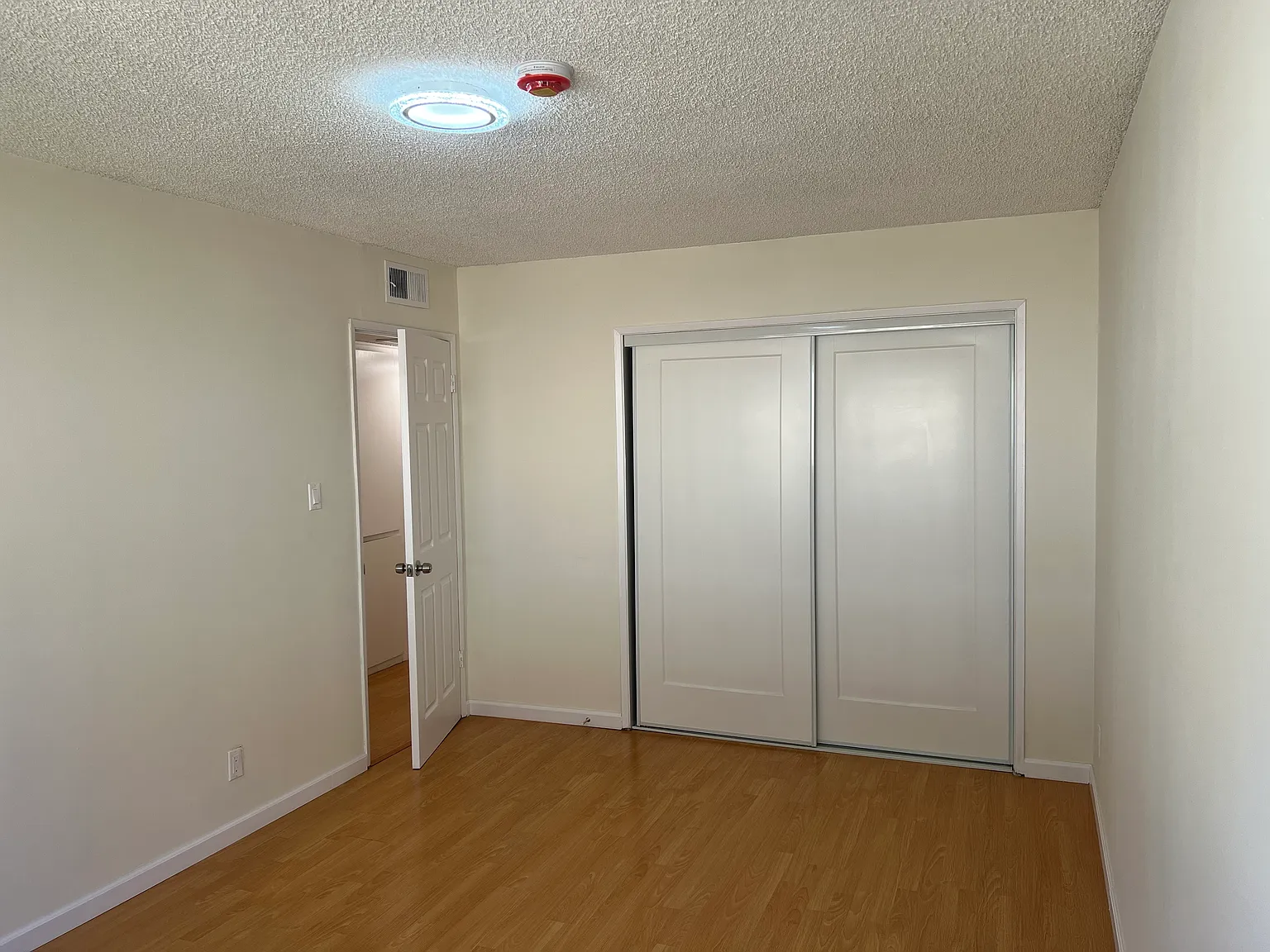 2 bed, 900 sqft, $2,345 — Photo 4