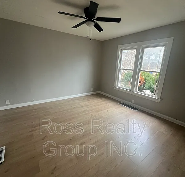 1121 Delence St #BOTTOM — Photo 6
