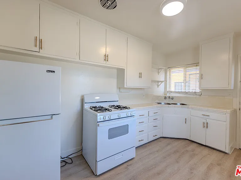 233 E Alameda Ave #A — Photo 1